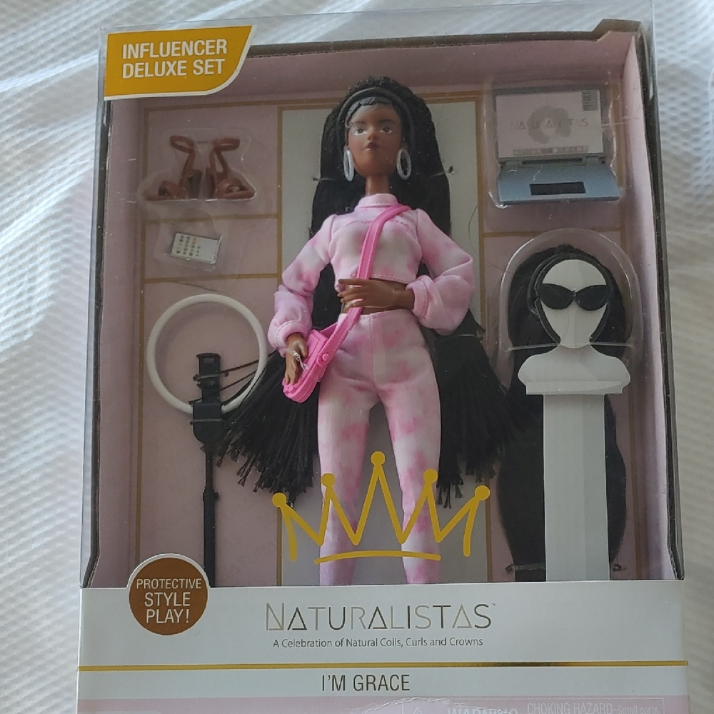 Naturalistas Influencer Doll Grace Deluxe Set Doll